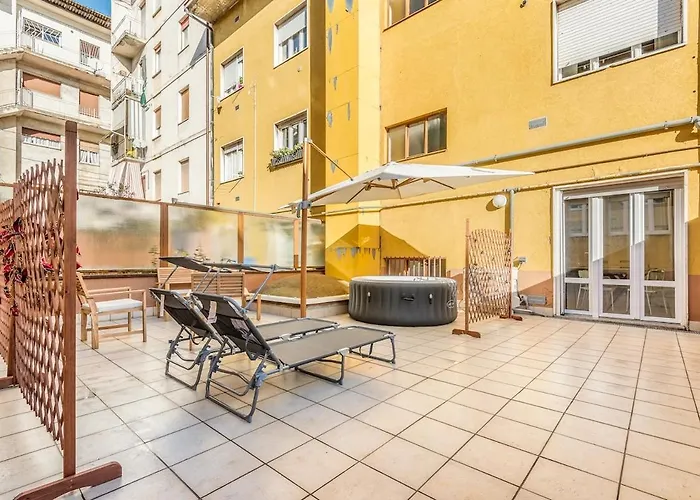 Cinema Airport 6 Minute Warmed Idropool And Patio Apartment