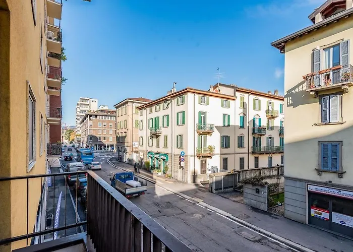 Cinema Airport 6 Minute Warmed Idropool And Patio Apartment