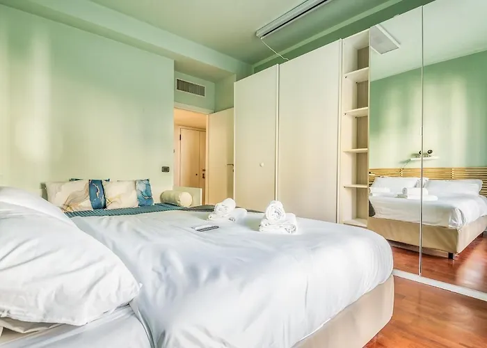 Cinema Airport 6 Minute Warmed Idropool And Patio Apartment