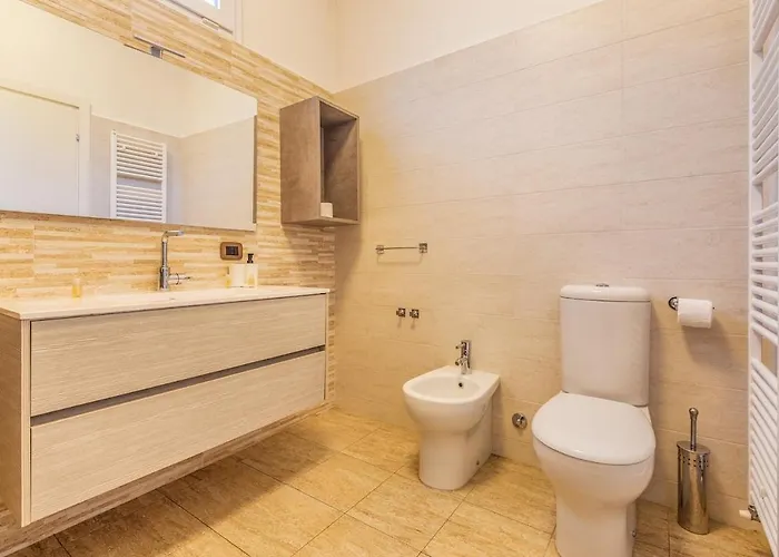 Cinema Airport 6 Minute Warmed Idropool And Patio Apartamento